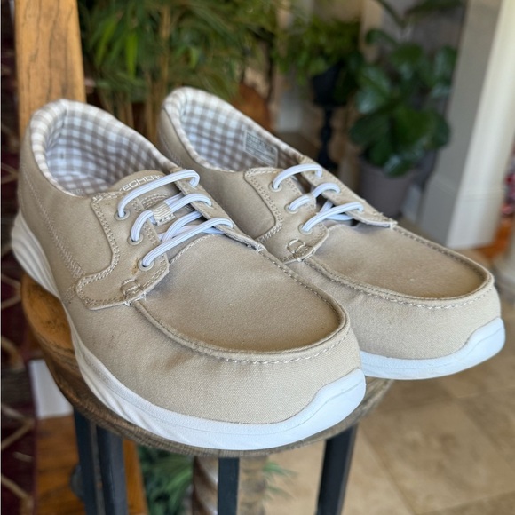 Skechers women’s boat shoe very good condition size 10, beige plush comfort - Picture 9 of 13
